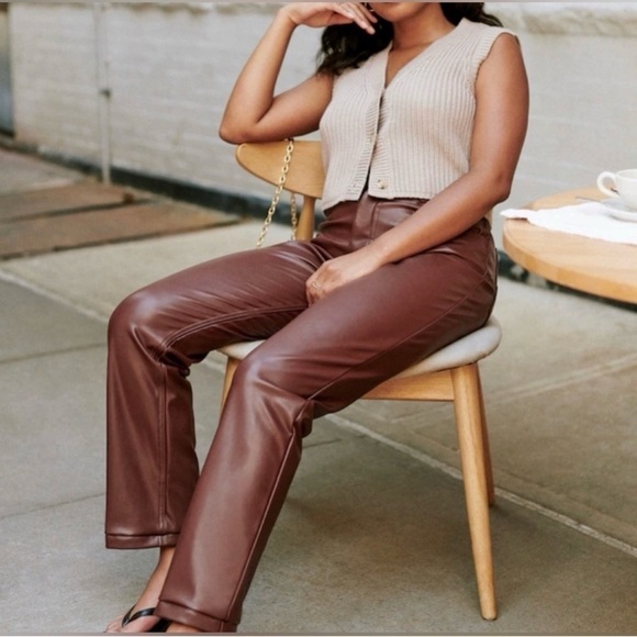 Abercrombie & Fitch '90s Straight Ultra High Rise Faux Leather Pant - Picture 3 of 9